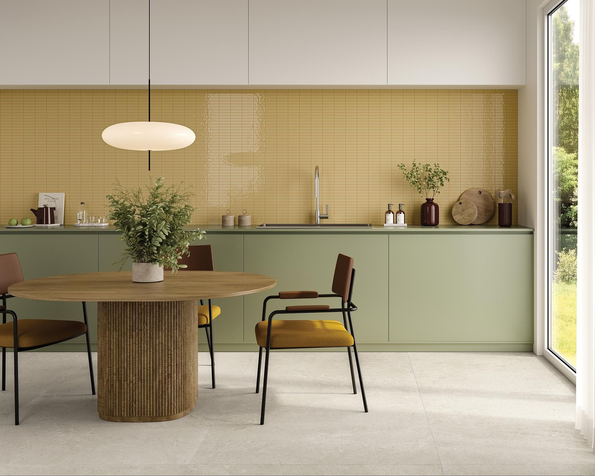 Cucina con pavimento bianco e mosaico mango Cucina con pavimento in gres bianco opaco 120x120 e paraschizzi in mosaico lucido color mango